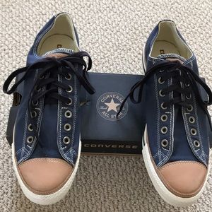Men’s BRAND NEW Converse shoes with box